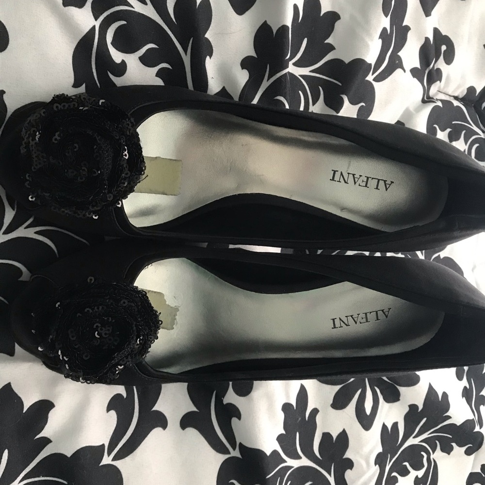 Barely used peep toe satin Alfani Heels